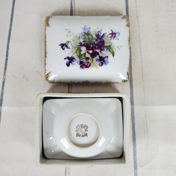 Vintage Shafford Handpainted Cigarette Box  with 2 Ashtrays Violets Gold Gild - Picture 6 of 13